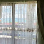 двустаен с прекрасна морска гледка и голяма тераса на самия бряг на морето