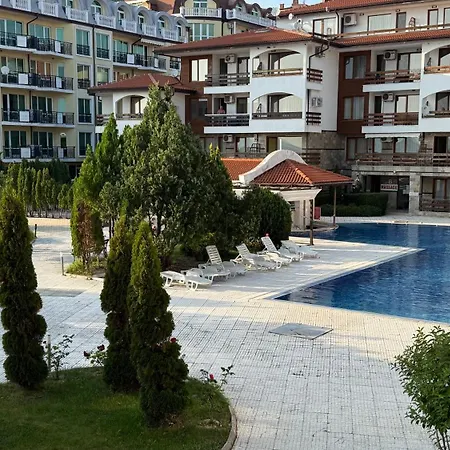 двустаен с прекрасна морска гледка и голяма тераса на самия бряг на морето Daire