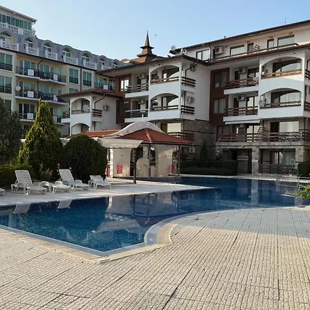 Apartment двустаен с прекрасна морска гледка и голяма тераса на самия бряг на морето