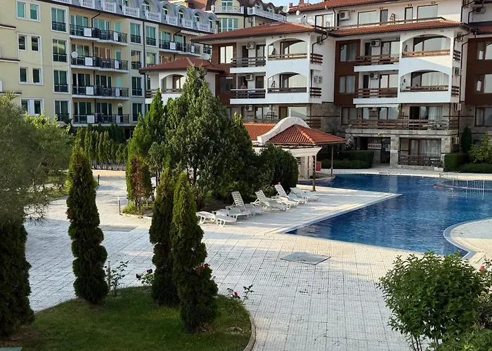 двустаен с прекрасна морска гледка и голяма тераса на самия бряг на морето Apartment