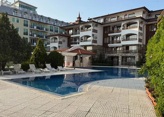 Apartment двустаен с прекрасна морска гледка и голяма тераса на самия бряг на морето